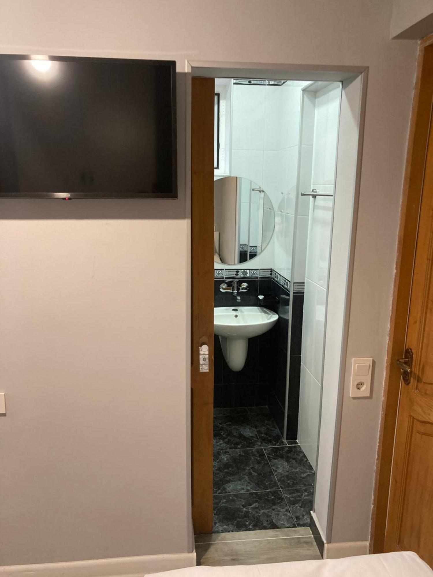 Hotel Ticiani 13 Kutaisi Oda fotoğraf