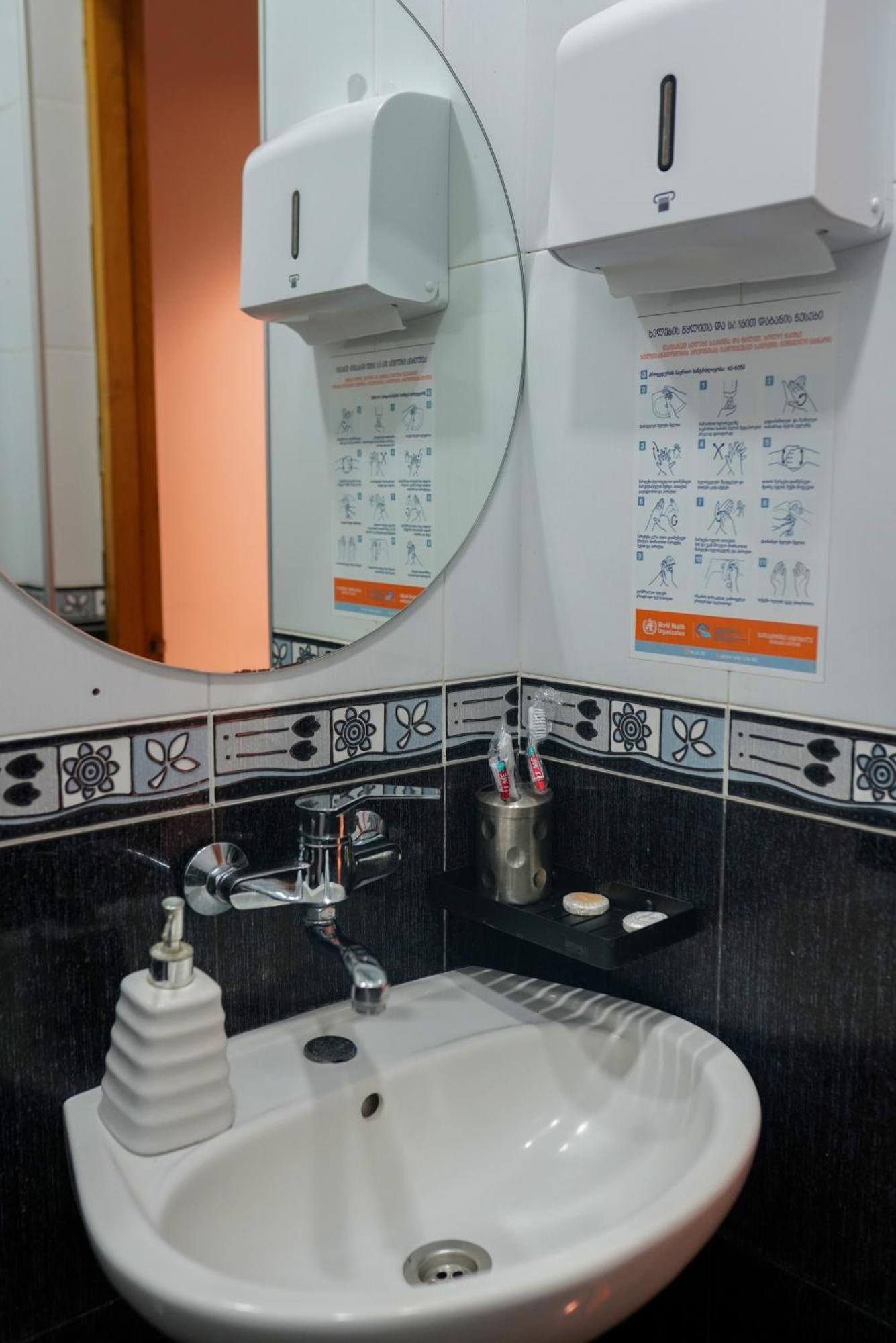 Hotel Ticiani 13 Kutaisi Oda fotoğraf